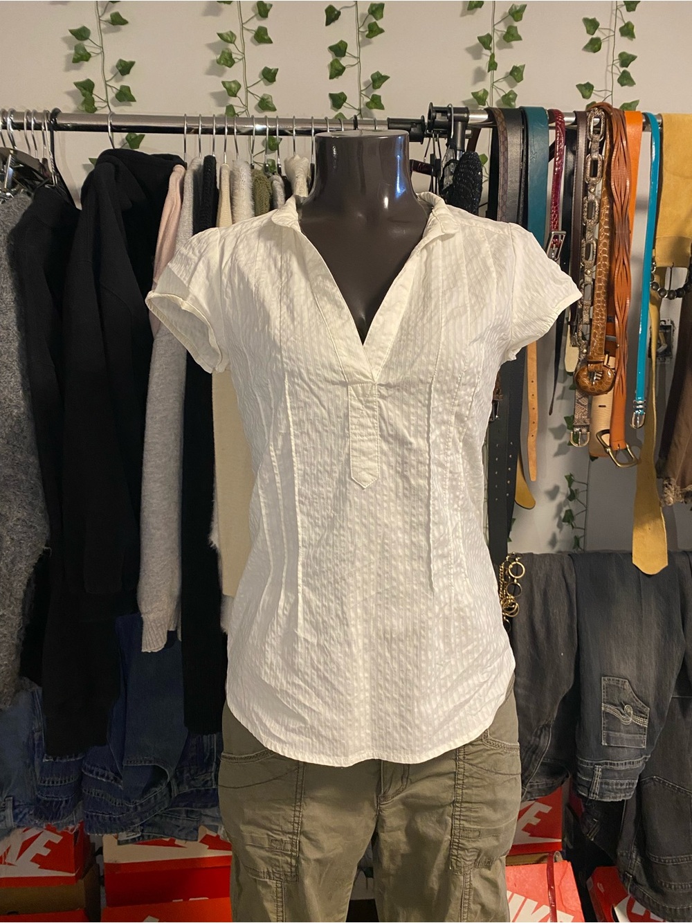 Women's H&M White Short-Sleeve Cinched V-Neck Top